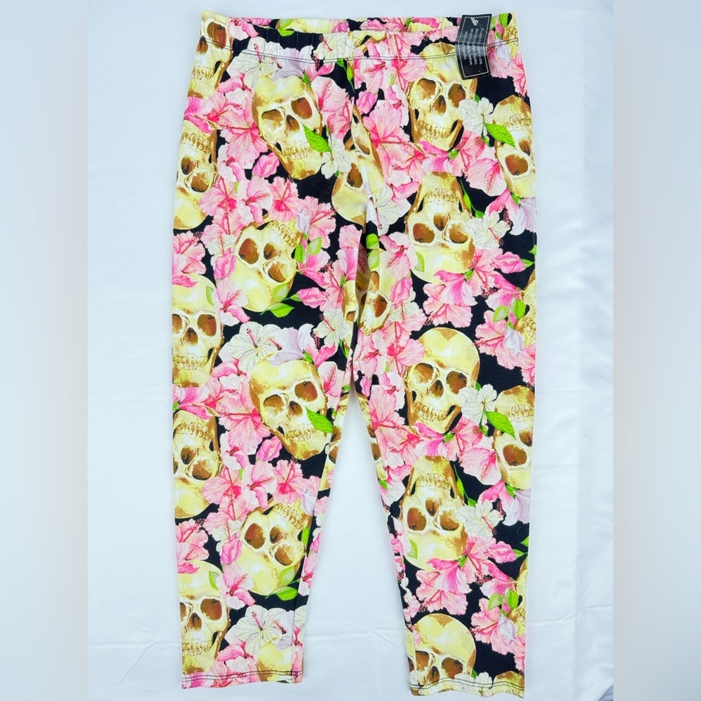 NWT NOBO Cropped Leggings w/ Floral Skull Design